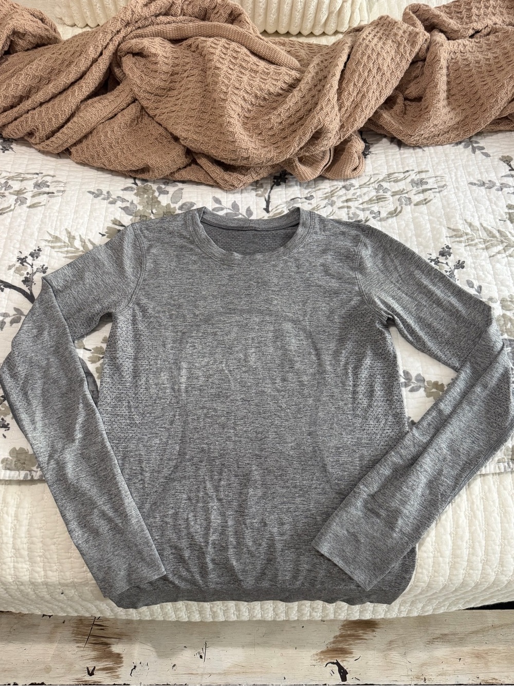 lululemon athletica Women's Long Sleeve Crew - Heather Gray